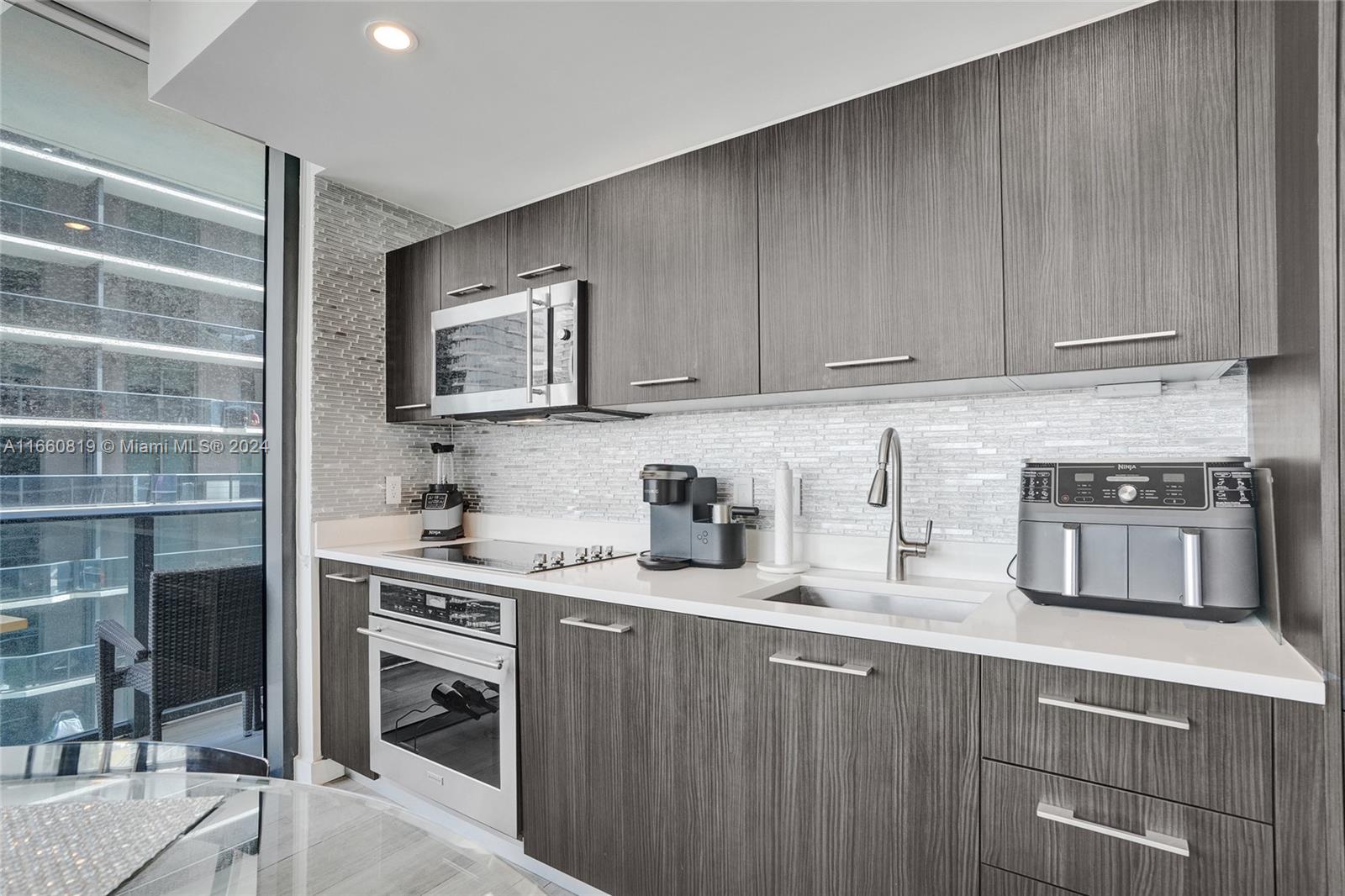 55 SW 9th St #2201, Miami FL 33130