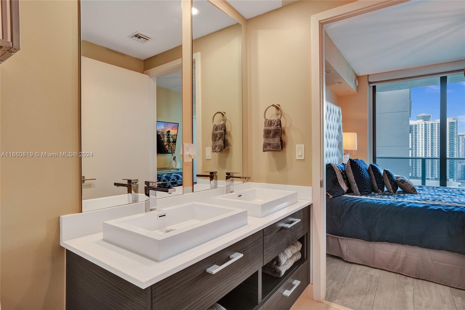 55 SW 9th St #2201, Miami FL 33130