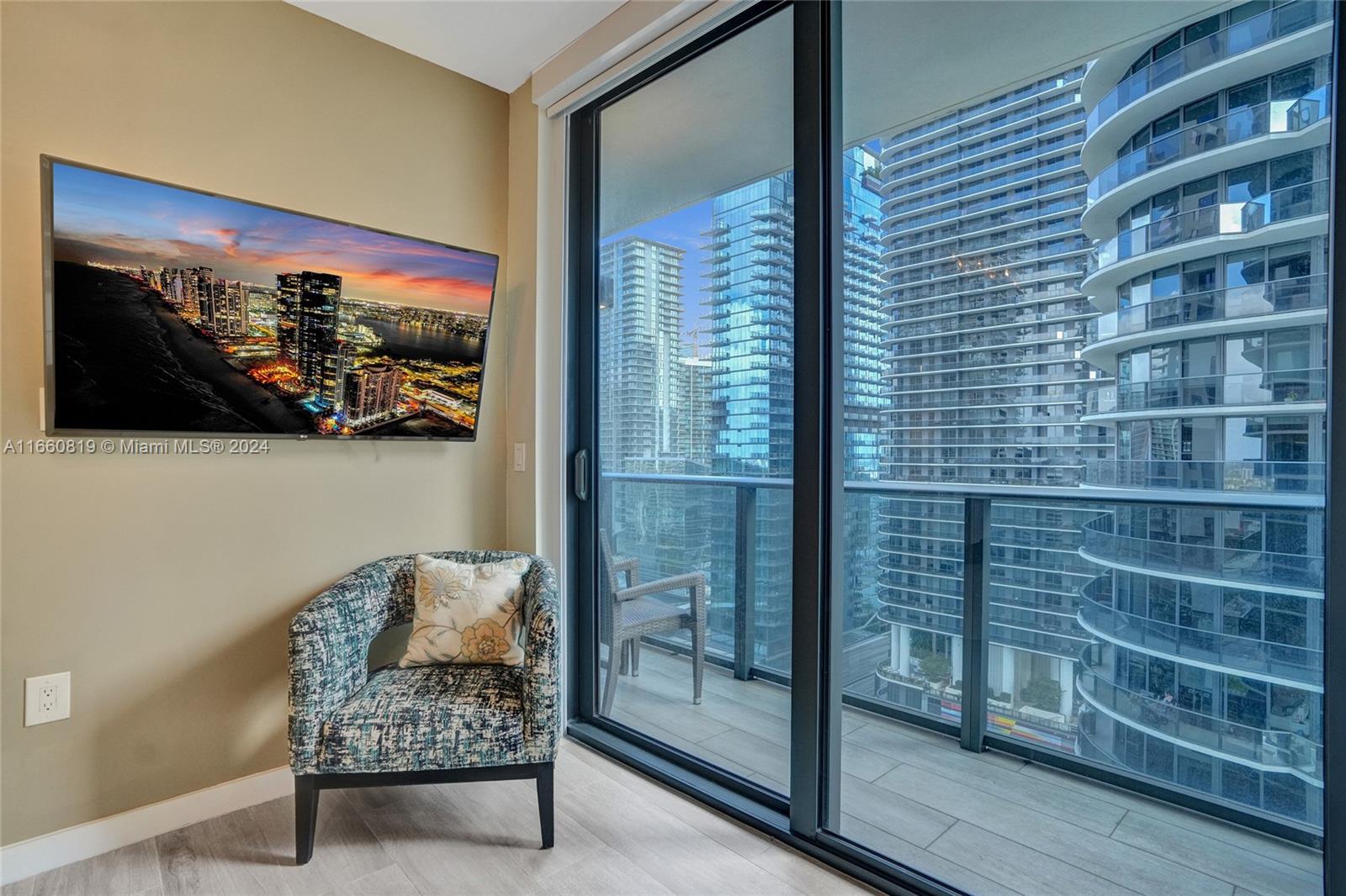 55 SW 9th St #2201, Miami FL 33130