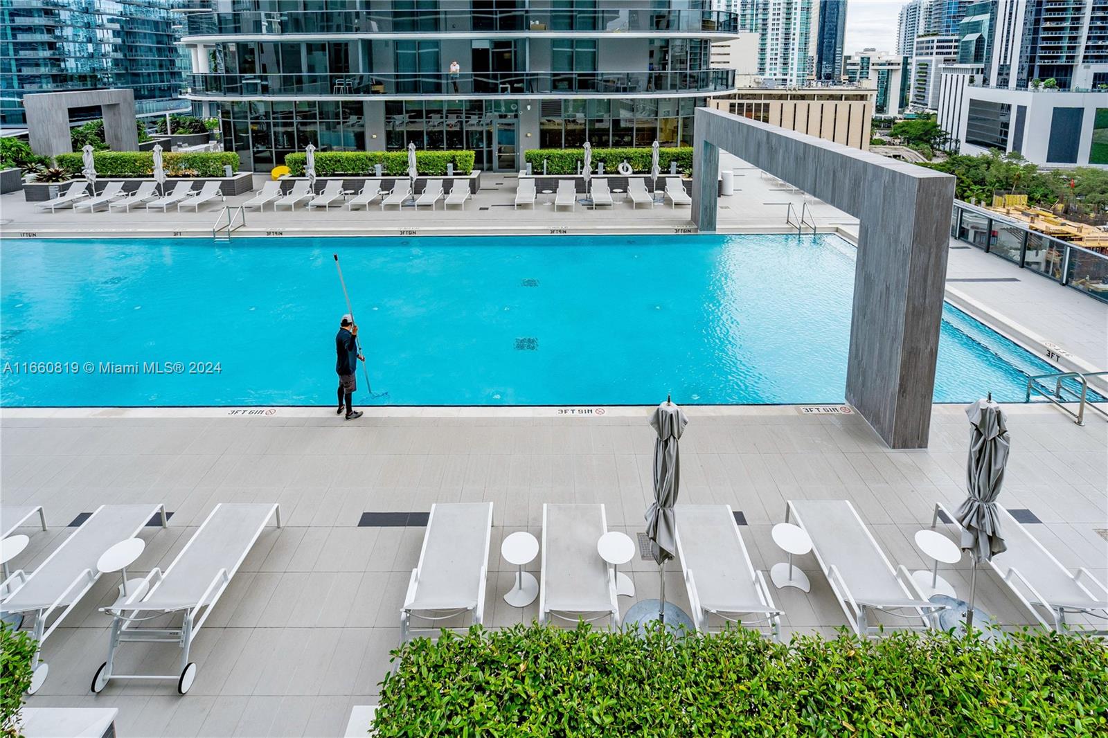 55 SW 9th St #2201, Miami FL 33130