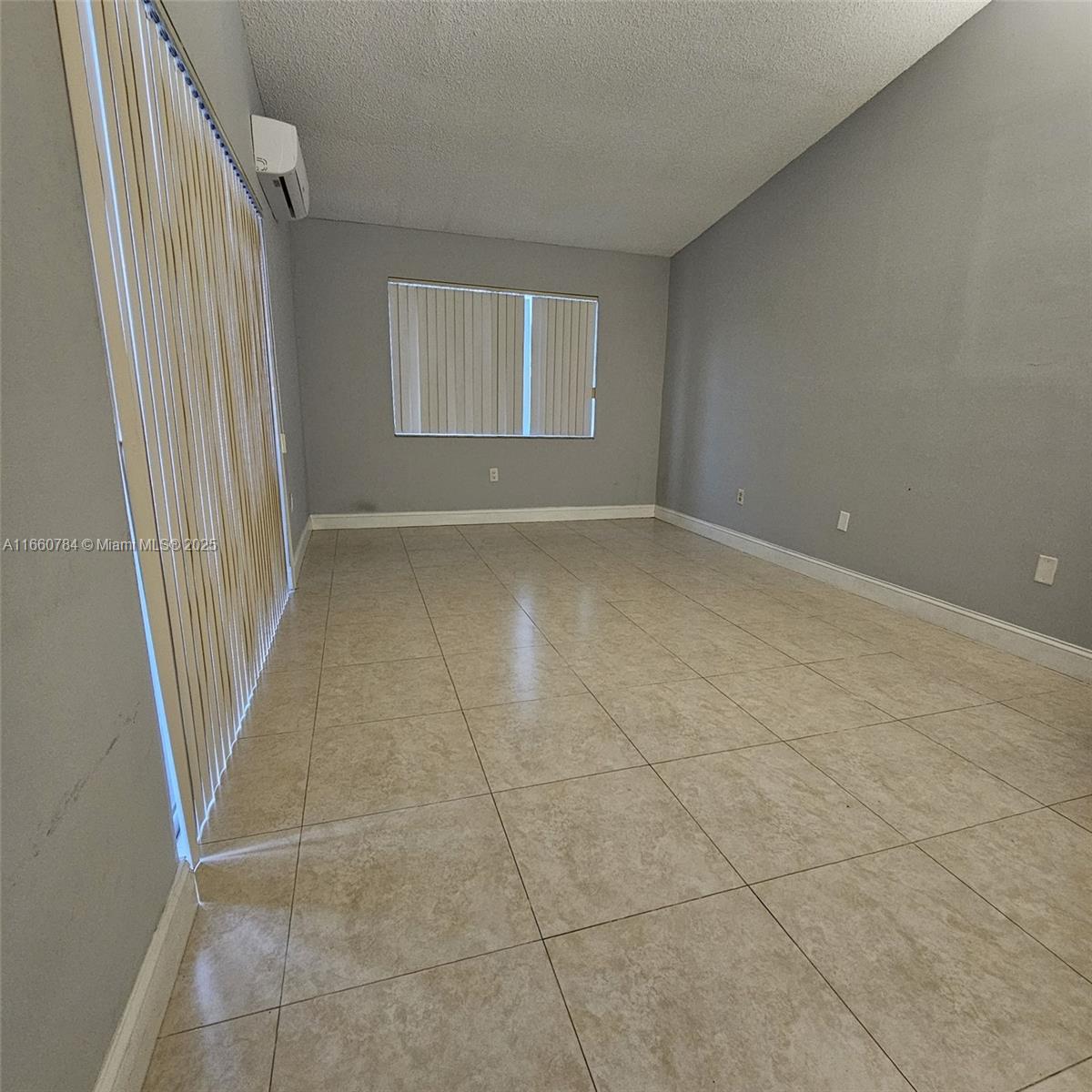 1182 W 37th Ter #11, Hialeah, Florida image 4