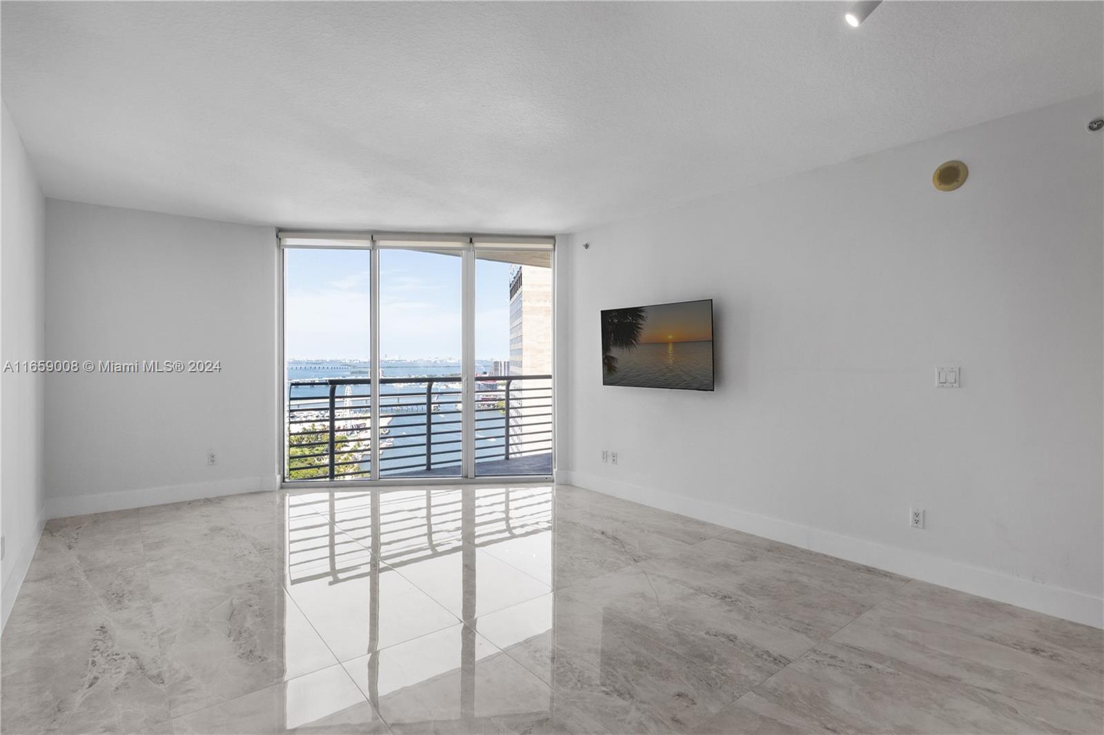 325 S Biscayne Blvd #3118, Miami FL 33131