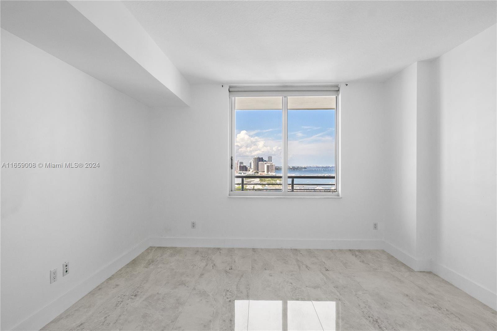 325 S Biscayne Blvd #3118, Miami FL 33131