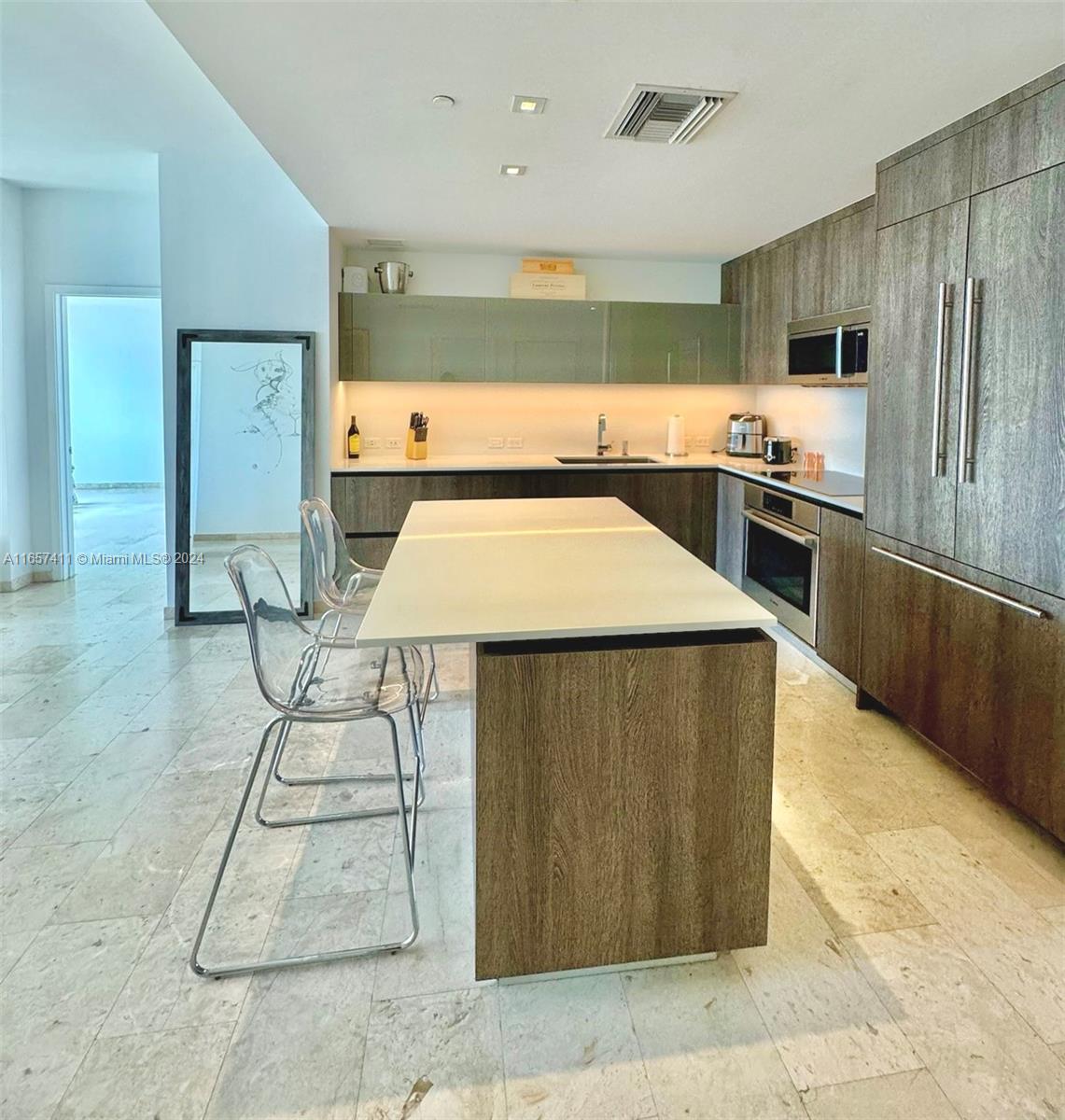 88 SW 7th St #1805, Miami, Florida image 3