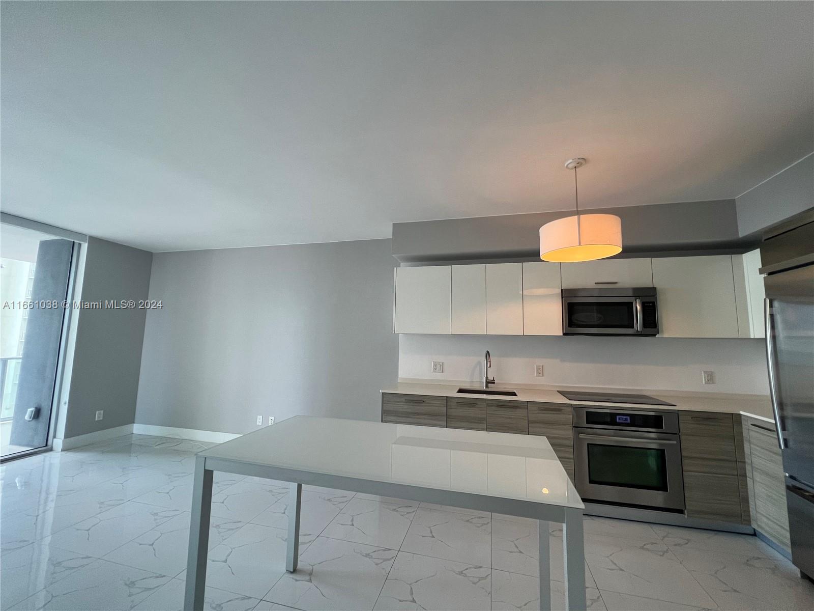 1300 Brickell Bay Dr #808, Miami FL 33131