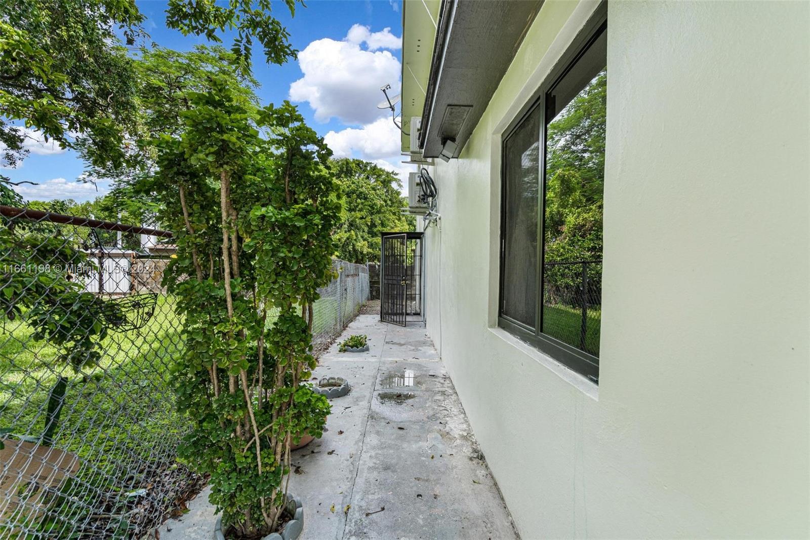 1523 NW 38th St, Miami, Florida image 49