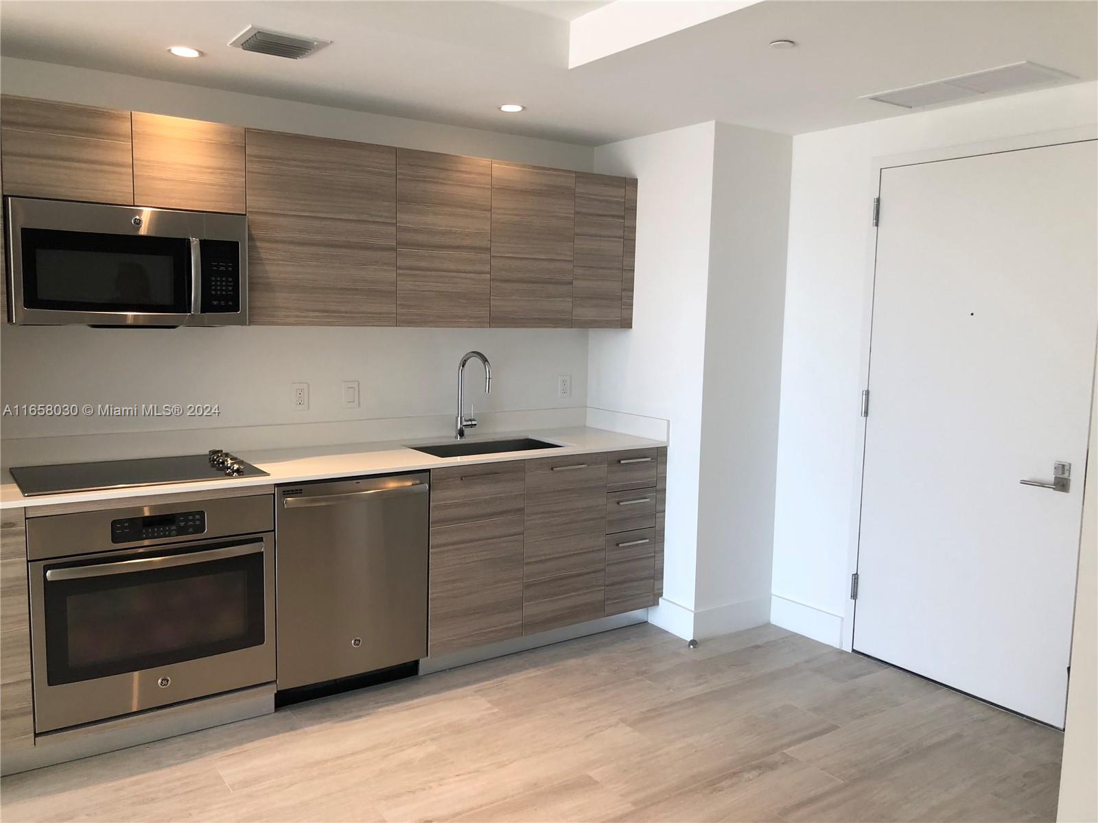 121 NE 34th St #L406, Miami FL 33137