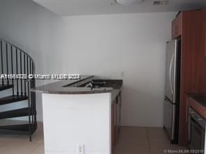 300 S Biscayne Blvd #L-832, Miami FL 33131