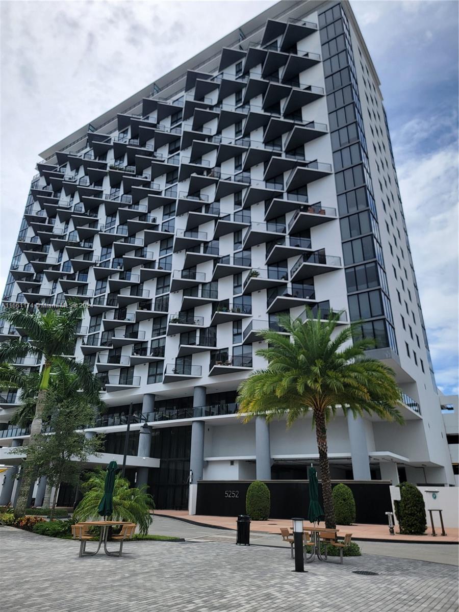 5252 85th Ave Unit 1601, Doral, Florida 33166