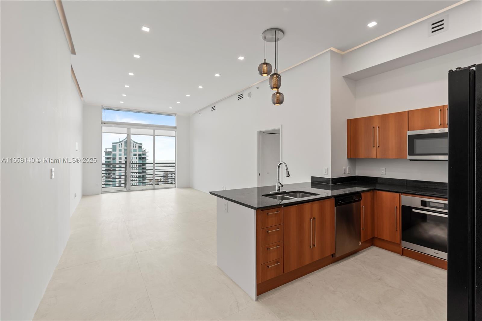 335 S Biscayne Blvd #UPH-01, Miami FL 33131
