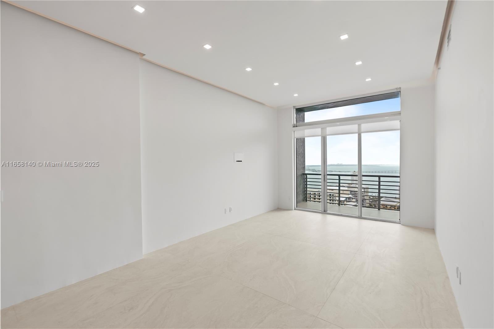335 S Biscayne Blvd #UPH-01, Miami FL 33131