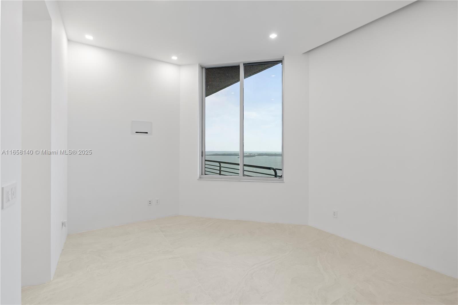 335 S Biscayne Blvd #UPH-01, Miami FL 33131