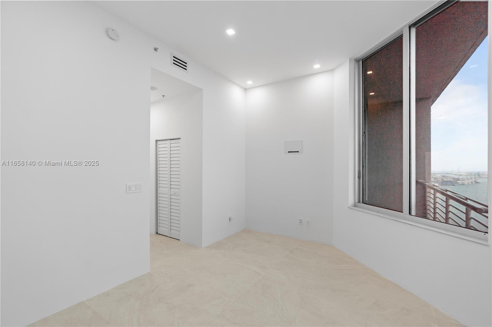 335 S Biscayne Blvd #UPH-01, Miami FL 33131