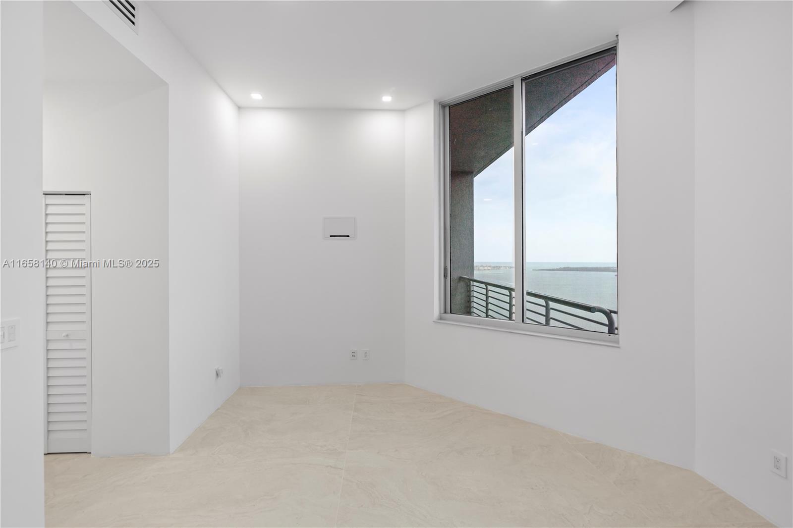 335 S Biscayne Blvd #UPH-01, Miami FL 33131