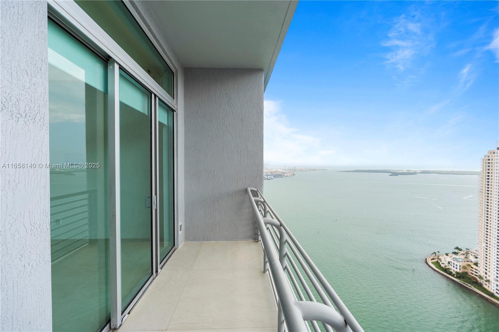 335 S Biscayne Blvd #UPH-01, Miami FL 33131