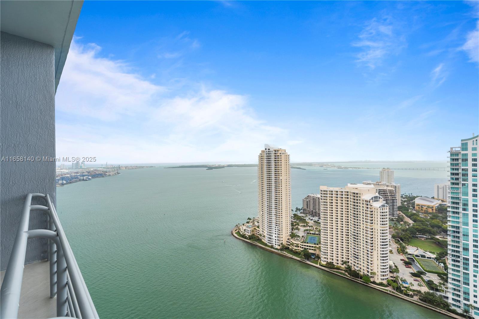 335 S Biscayne Blvd #UPH-01, Miami FL 33131