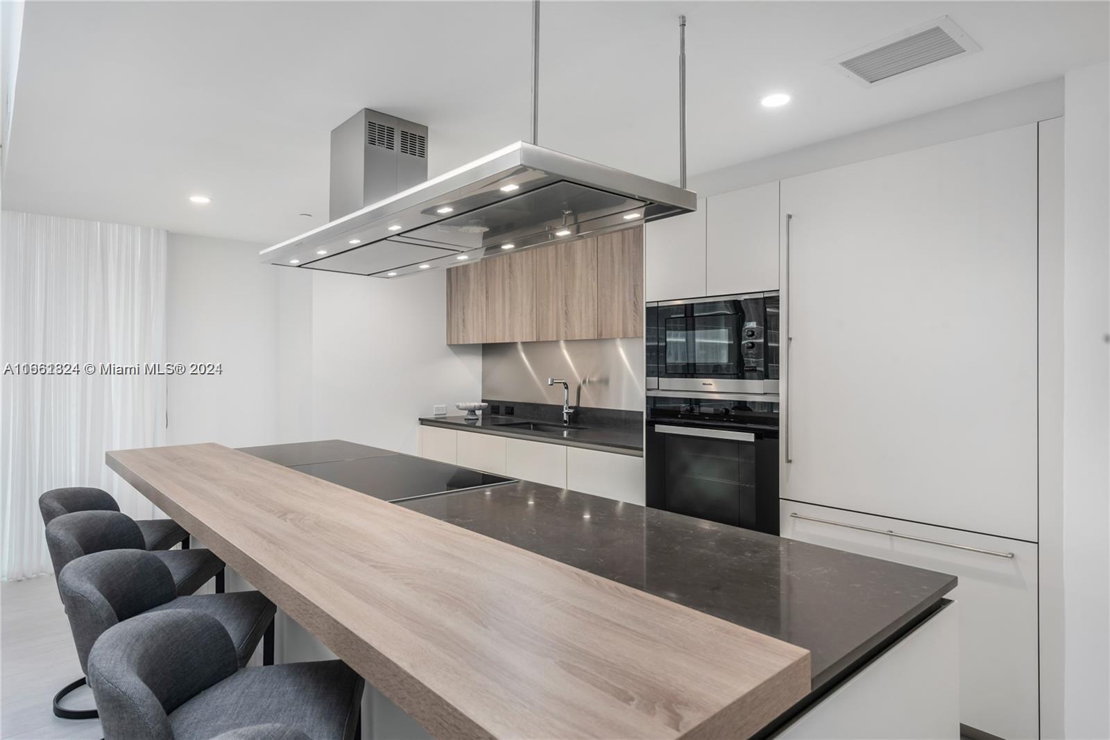 1000 Brickell Plz #2102, Miami FL 33131