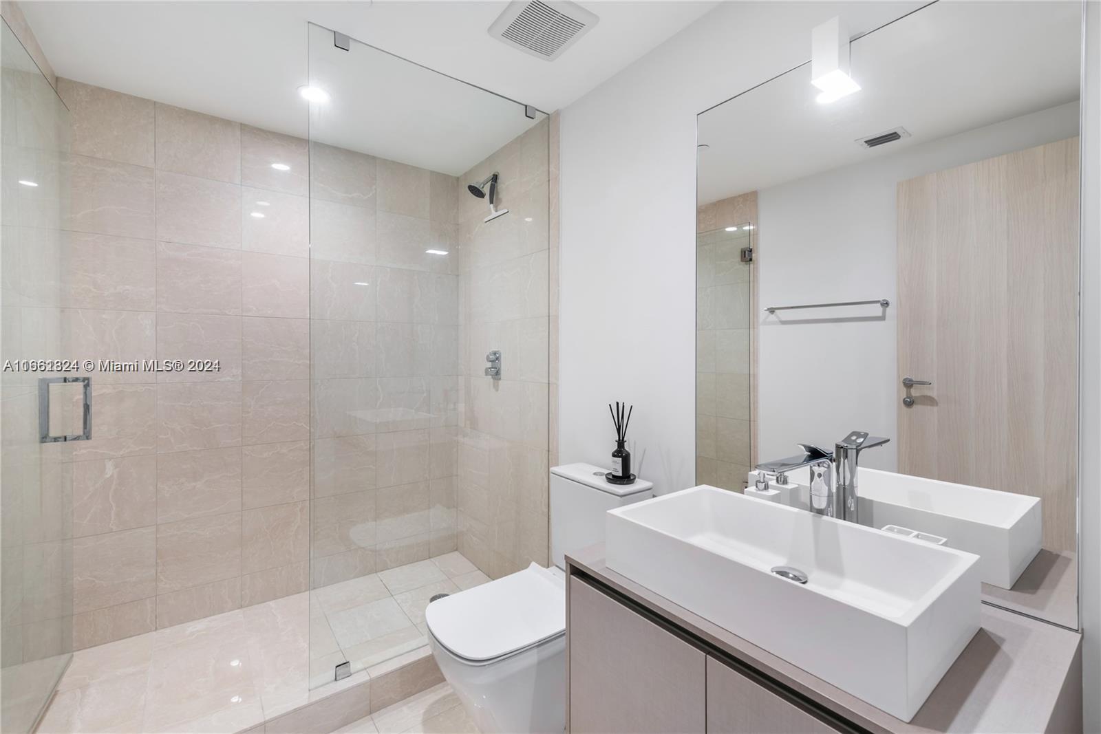 1000 Brickell Plz #2102, Miami FL 33131