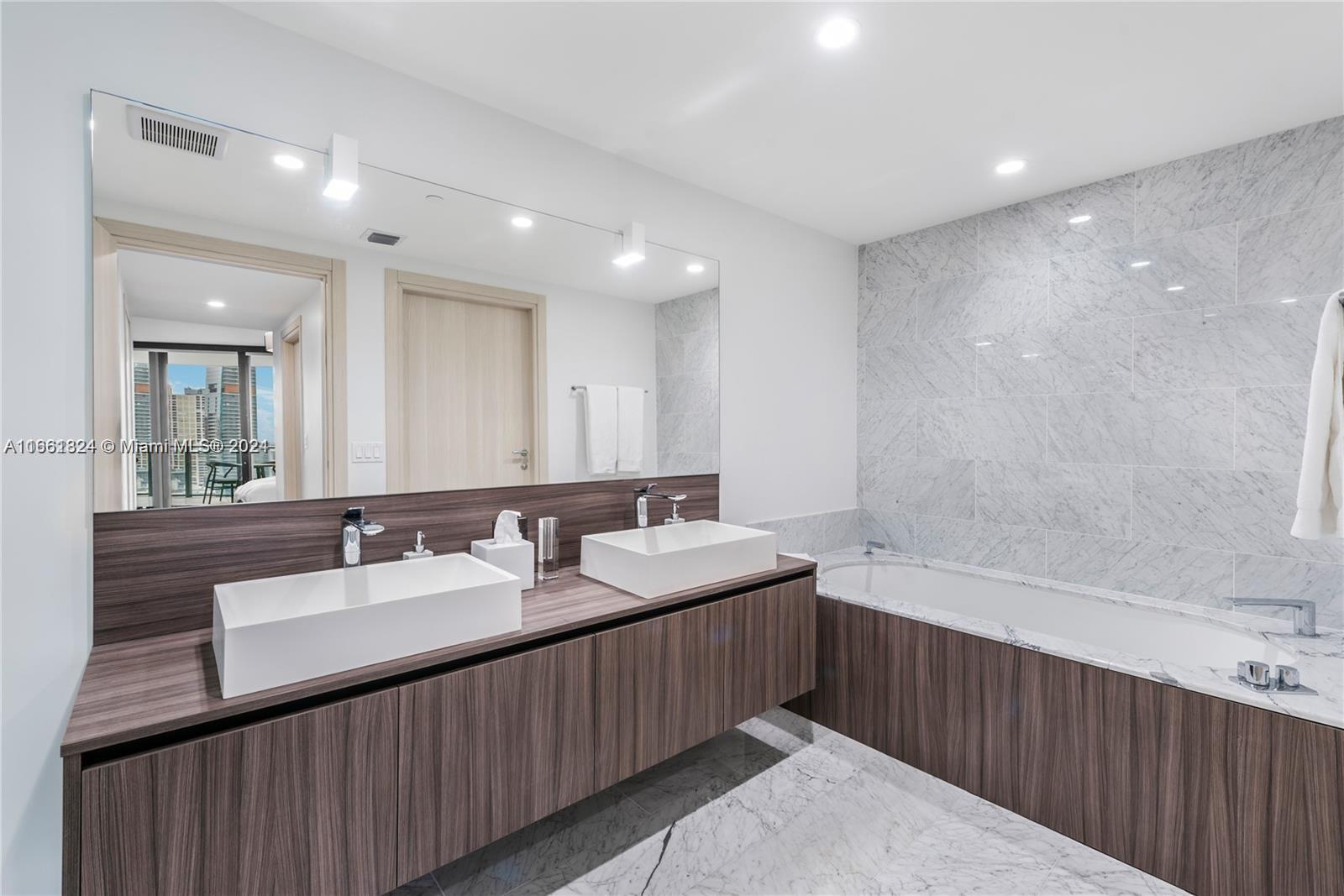 1000 Brickell Plz #2102, Miami FL 33131