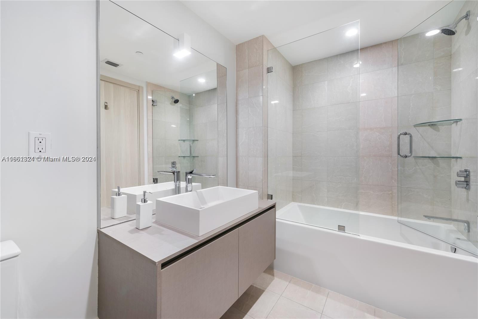 1000 Brickell Plz #2102, Miami FL 33131