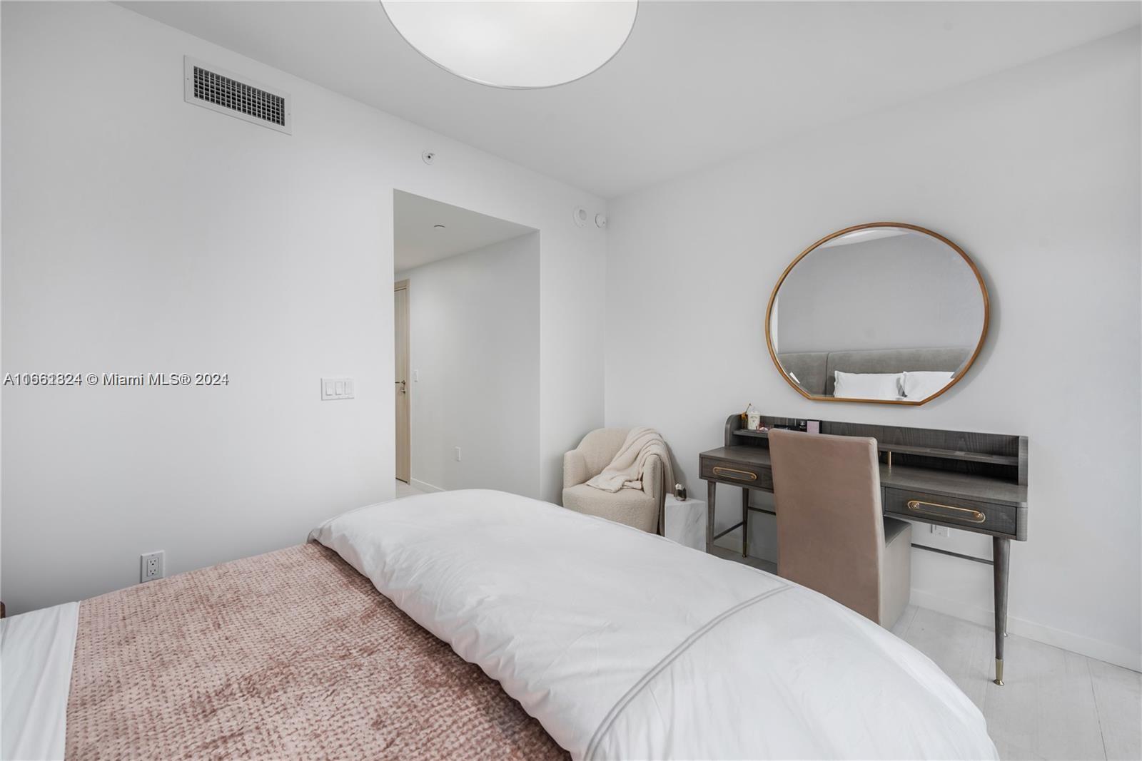 1000 Brickell Plz #2102, Miami FL 33131