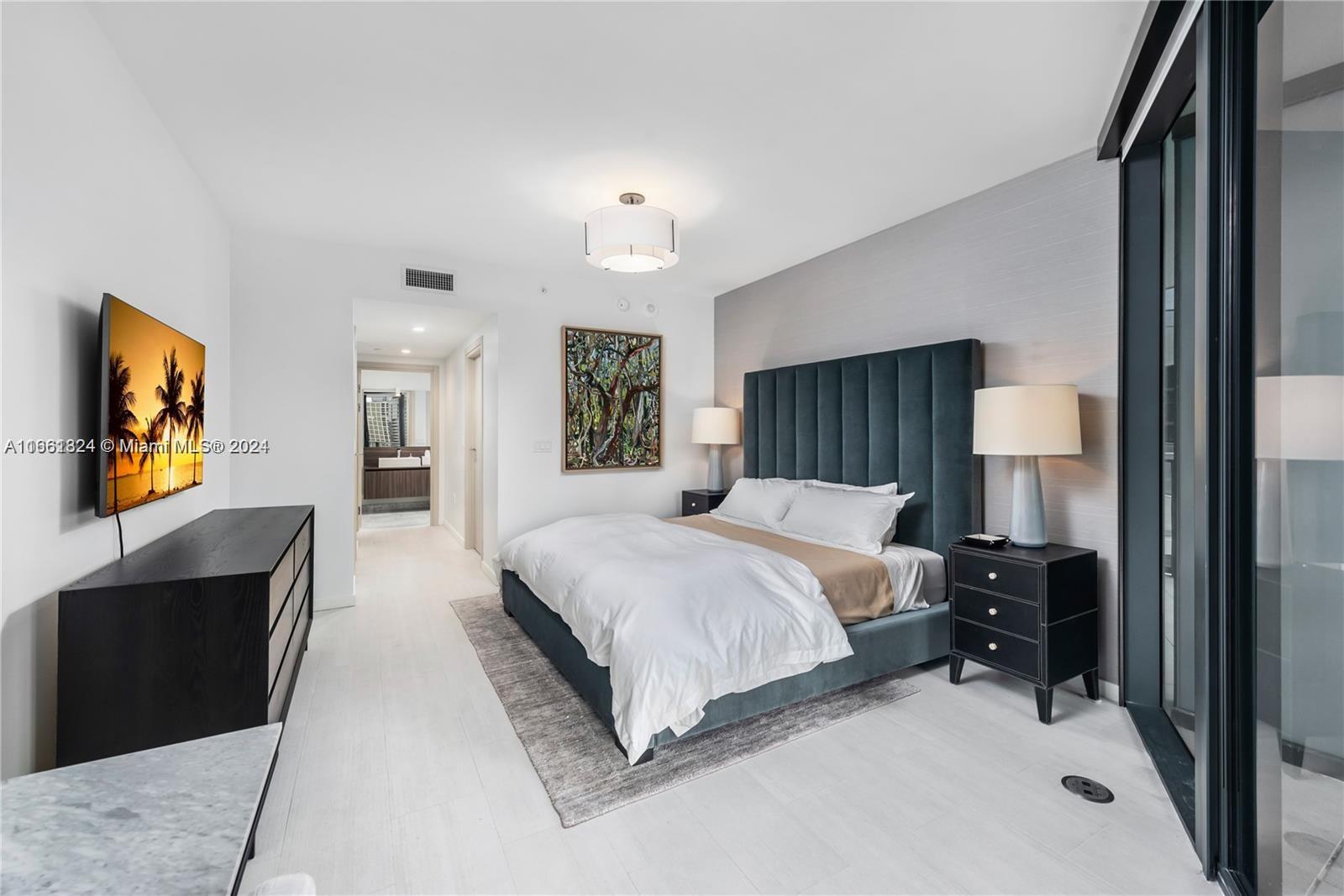 1000 Brickell Plz #2102, Miami FL 33131