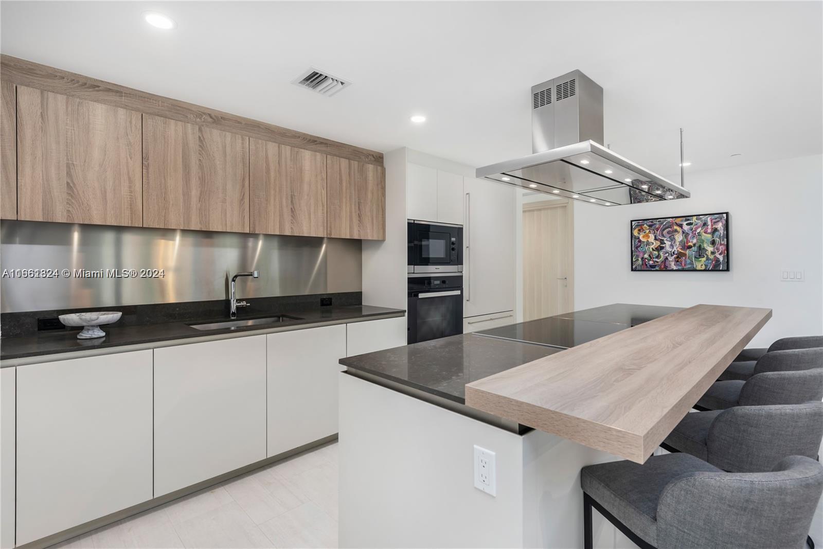 1000 Brickell Plz #2102, Miami FL 33131