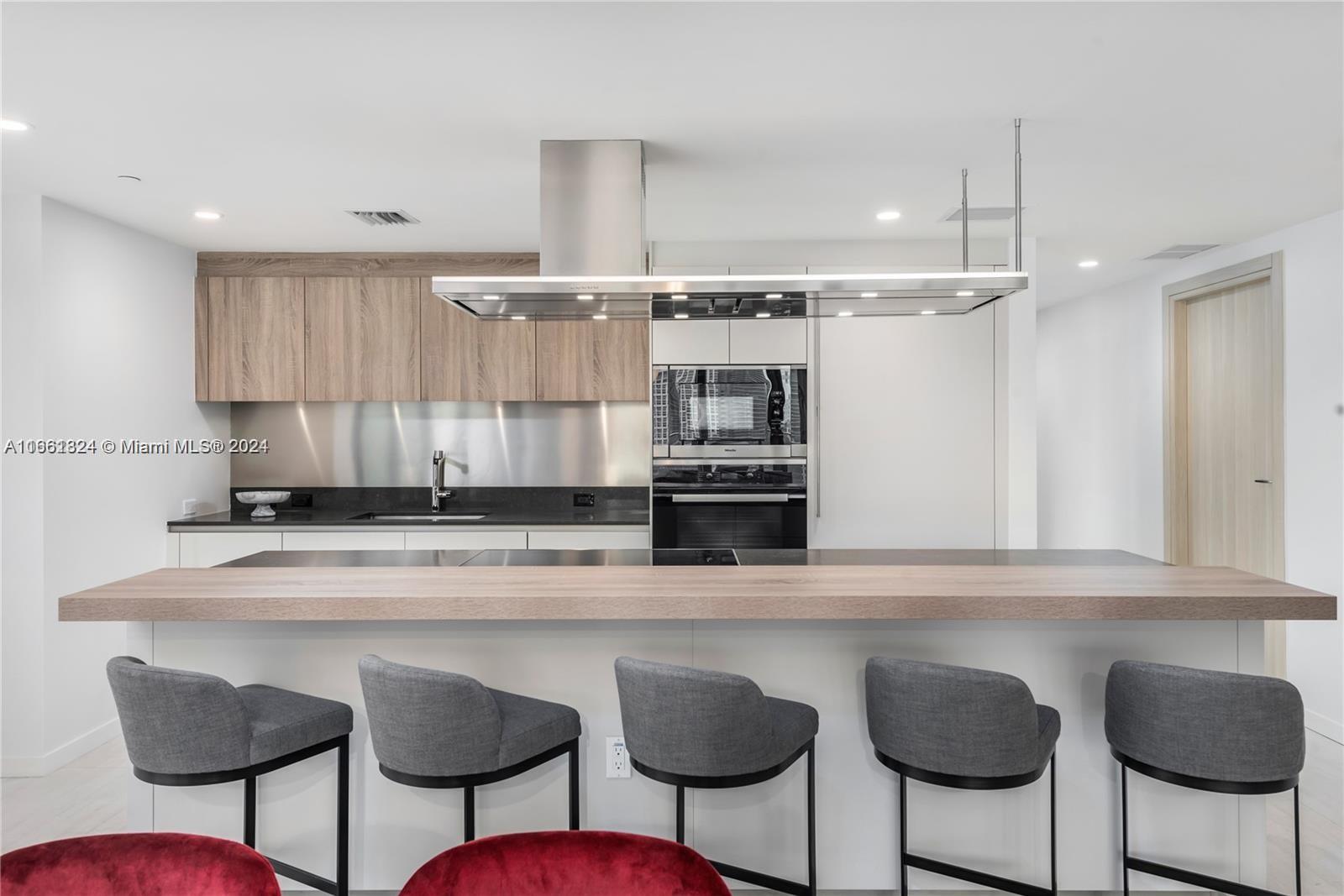 1000 Brickell Plz #2102, Miami FL 33131
