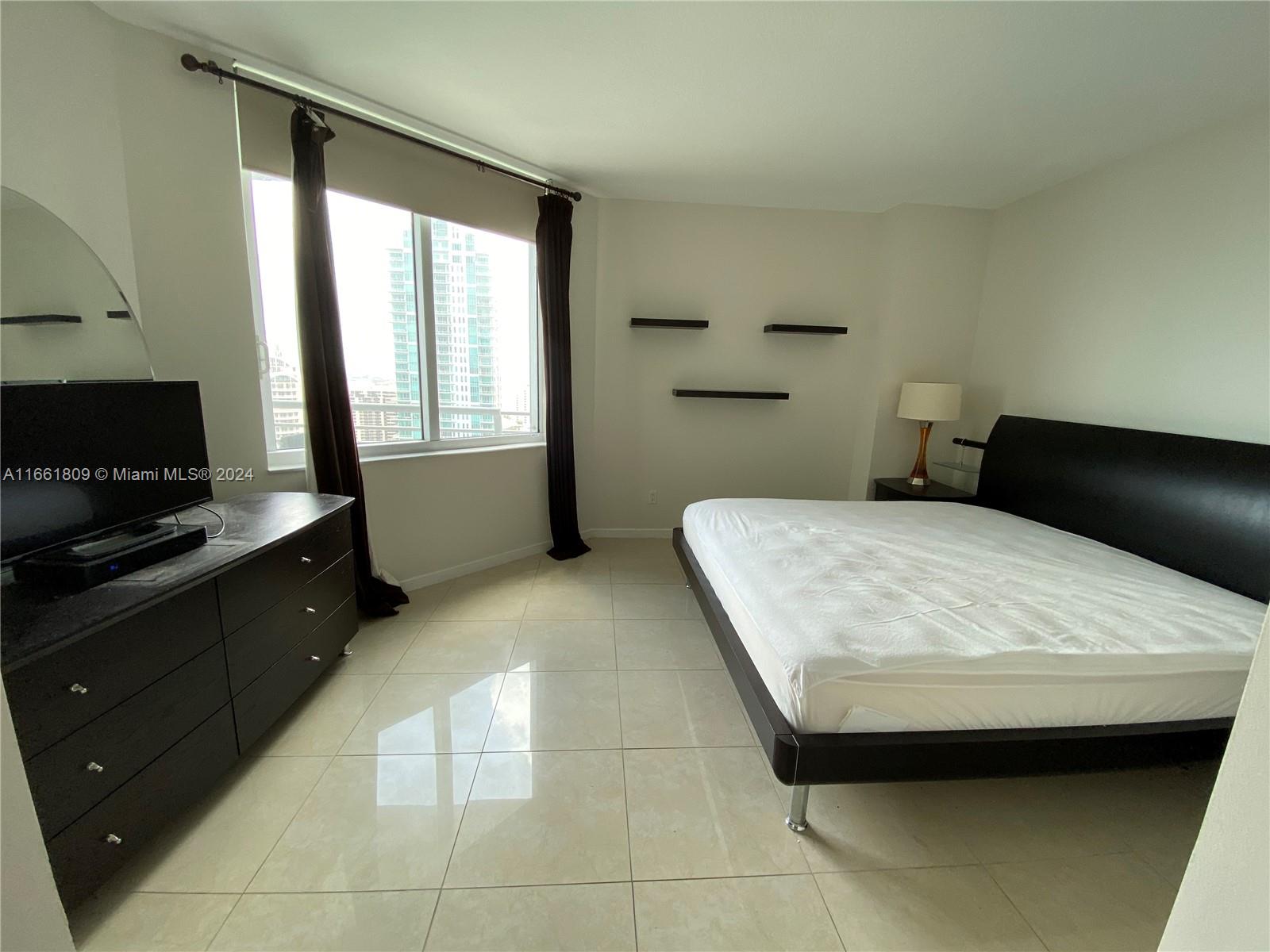 325 S Biscayne Blvd #3015, Miami FL 33131