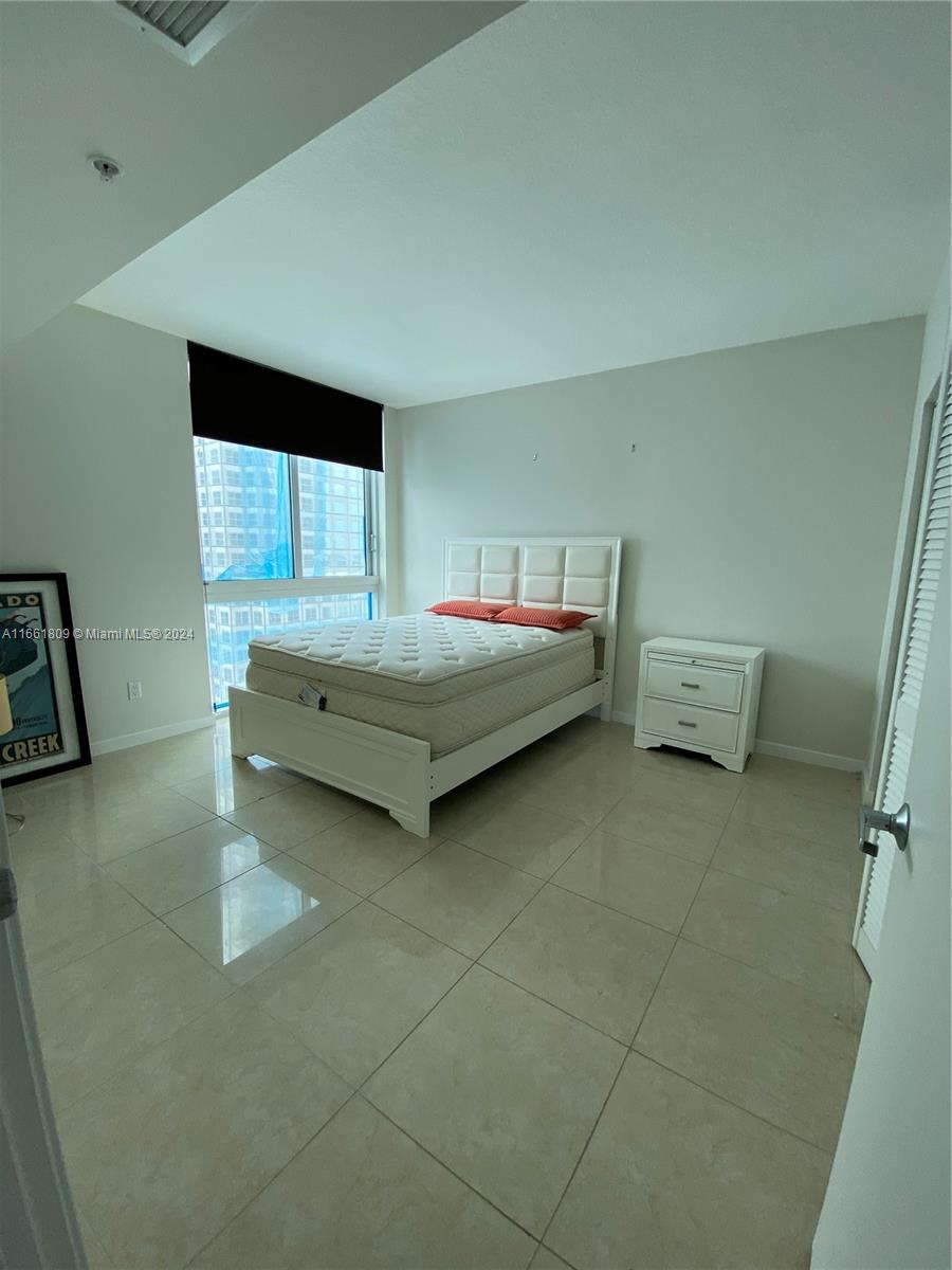 325 S Biscayne Blvd #3015, Miami FL 33131