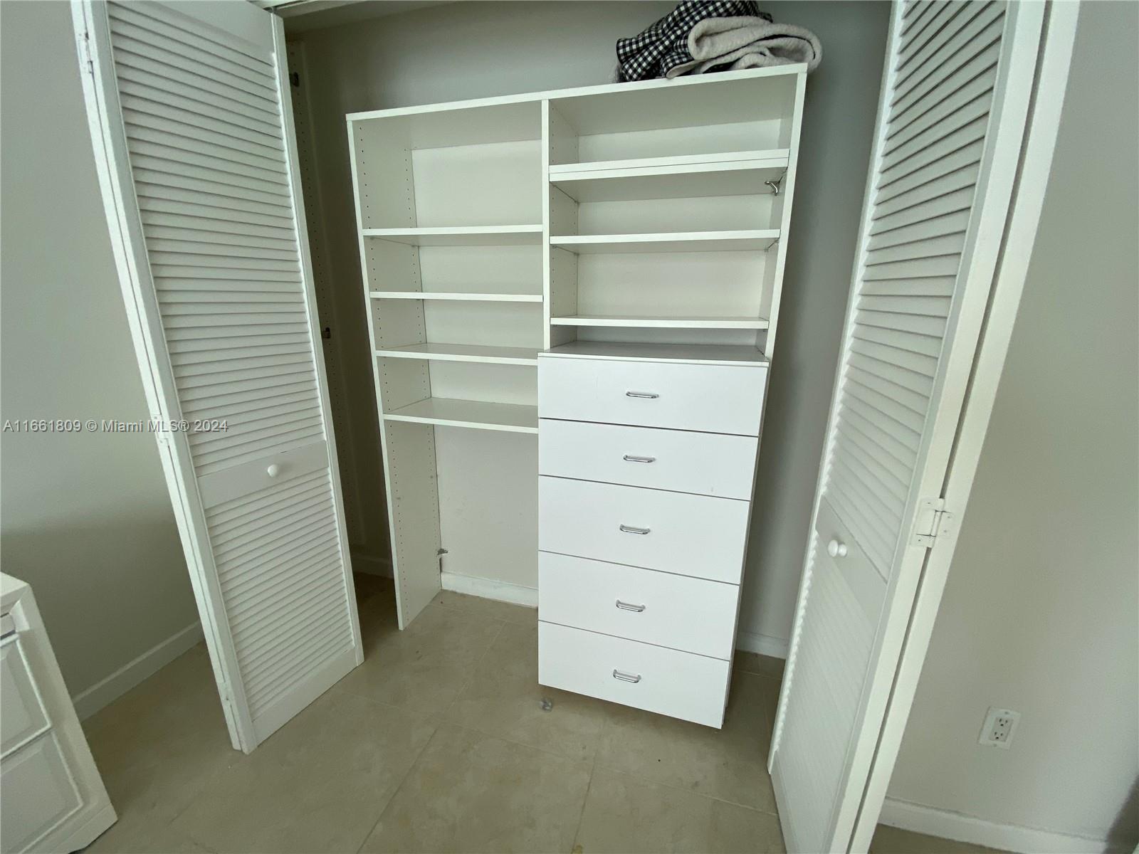 325 S Biscayne Blvd #3015, Miami FL 33131