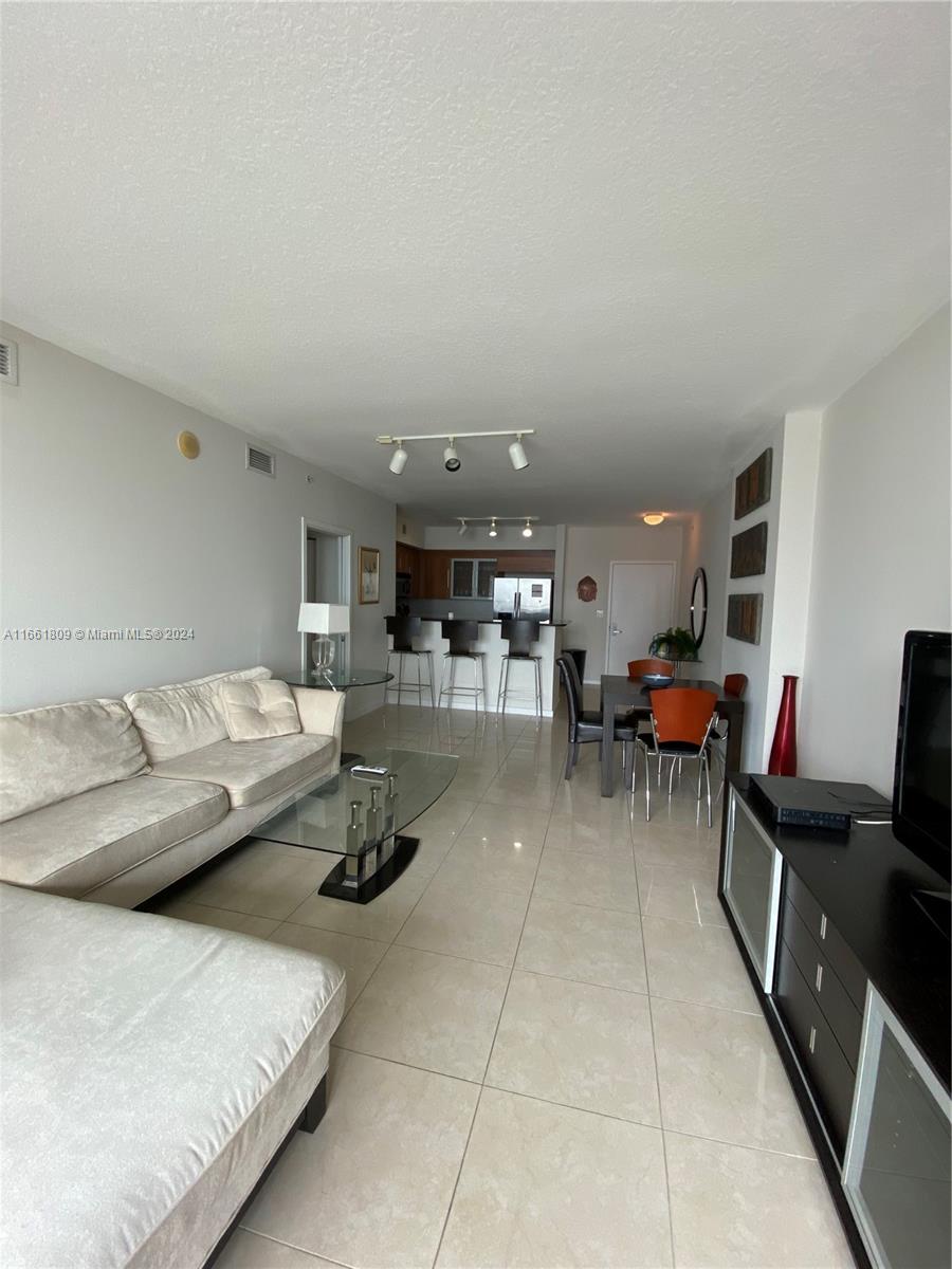 325 S Biscayne Blvd #3015, Miami FL 33131