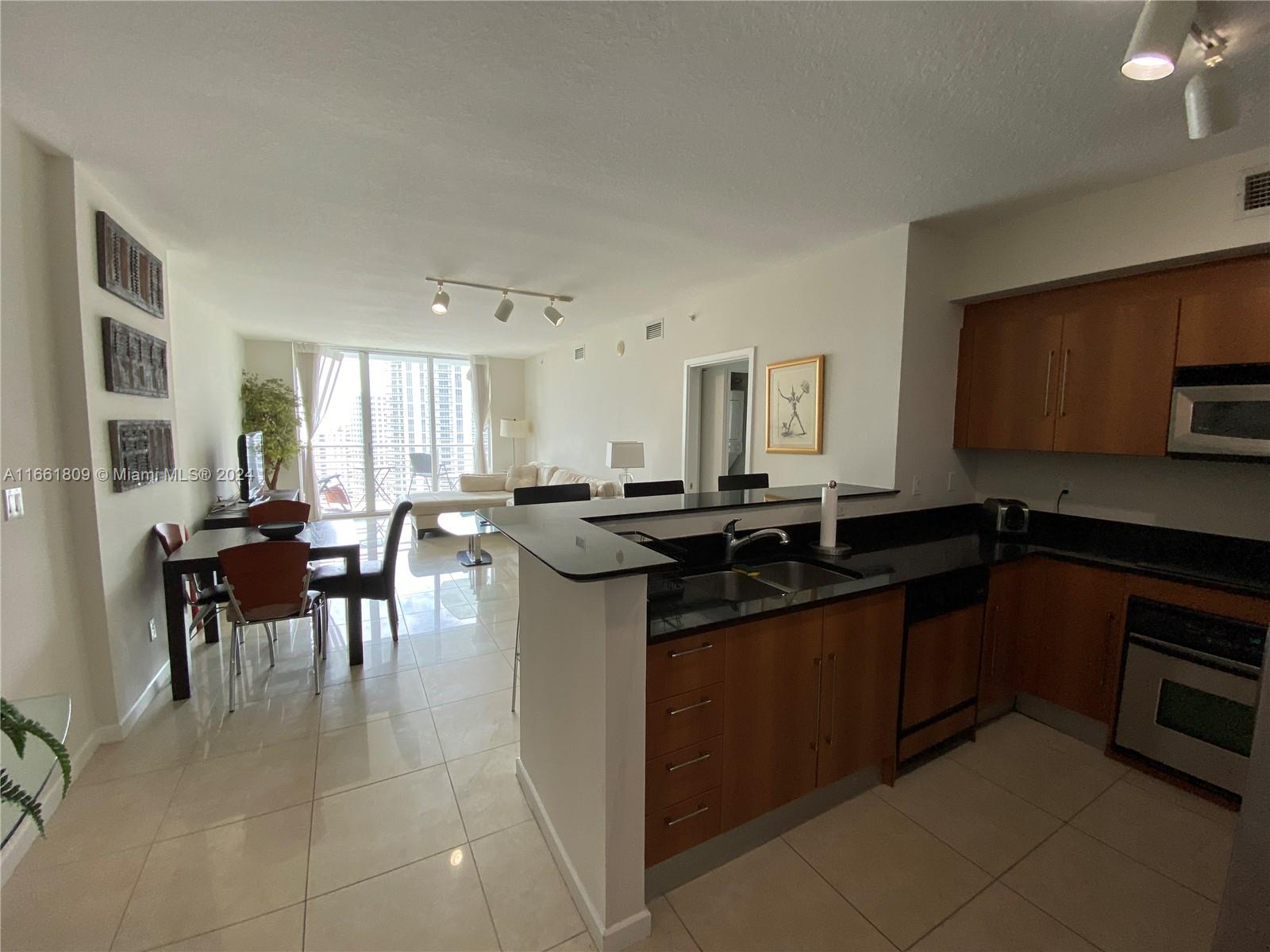 325 S Biscayne Blvd #3015, Miami FL 33131
