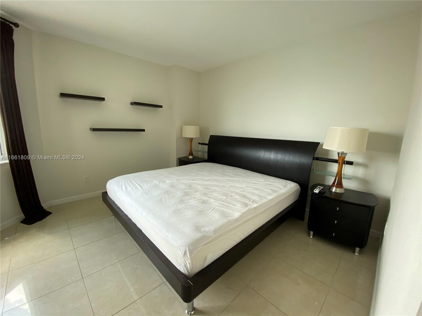 325 S Biscayne Blvd #3015, Miami FL 33131
