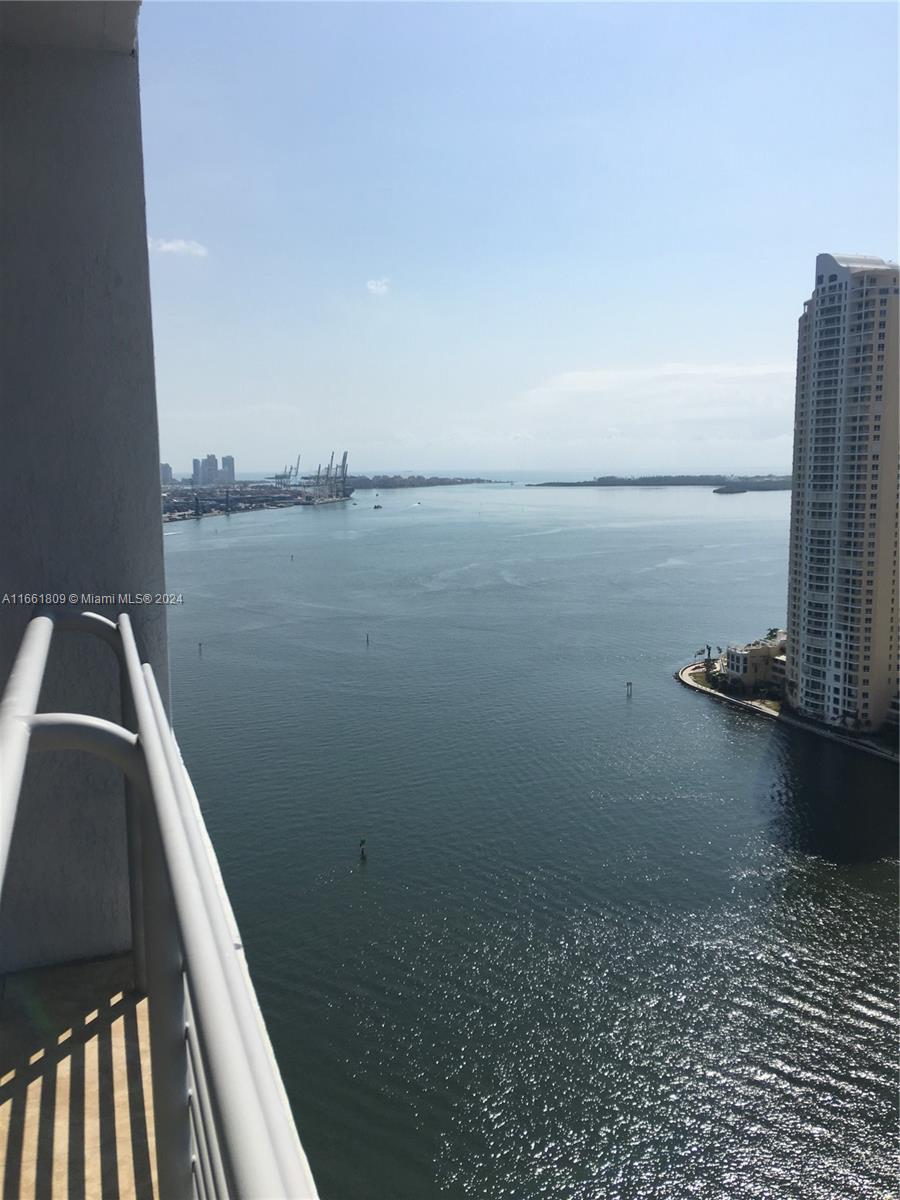 325 S Biscayne Blvd #3015, Miami FL 33131