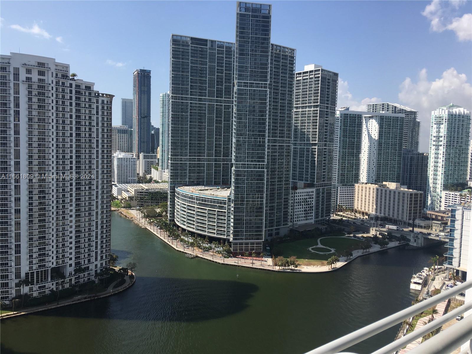 325 S Biscayne Blvd #3015, Miami FL 33131