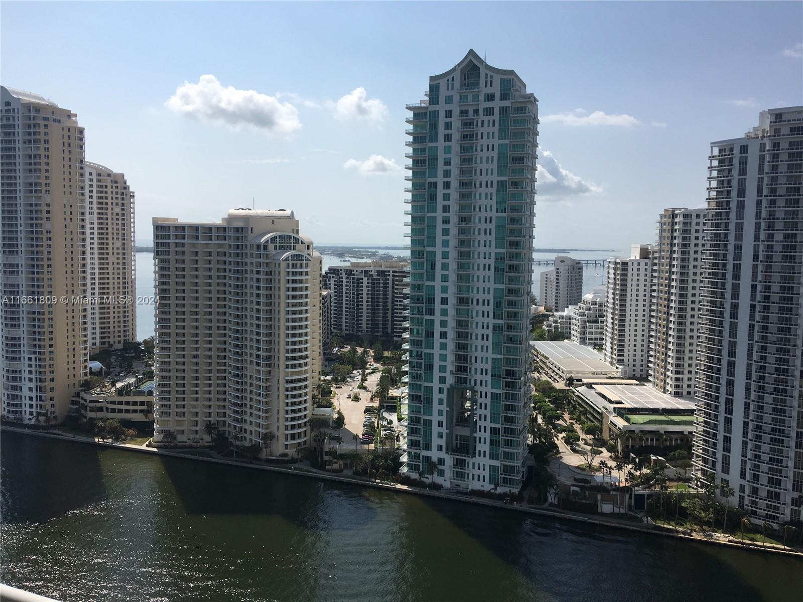 325 S Biscayne Blvd #3015, Miami FL 33131