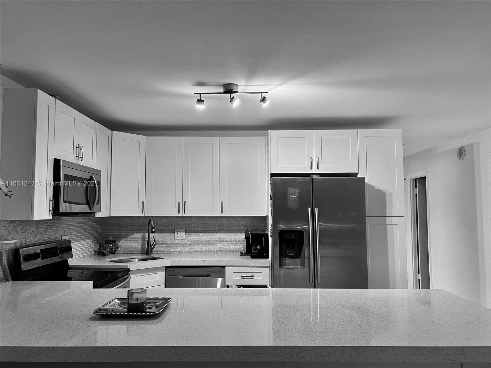 2801 NE 183rd St #215W, Aventura, Florida image 3