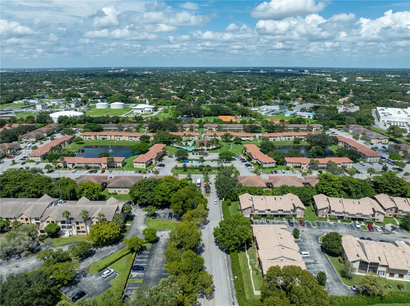 1041 Twin Lakes Dr #27-A, Coral Springs, Florida image 12