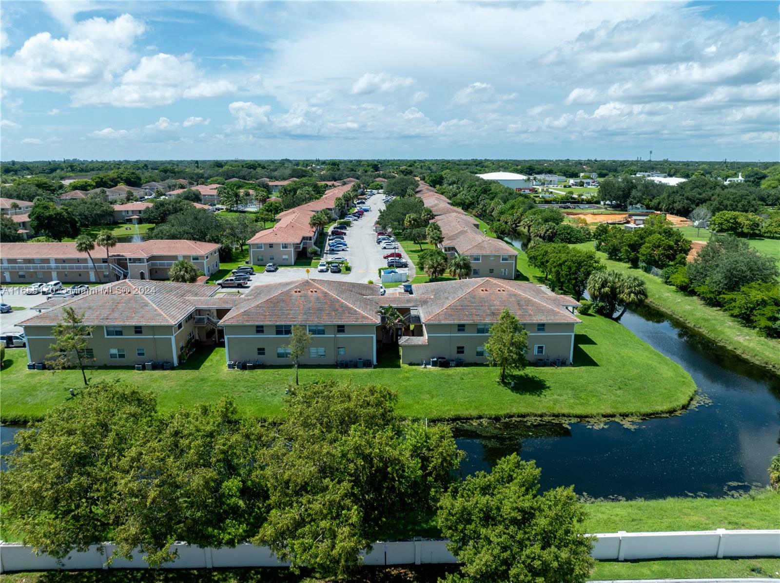 1041 Twin Lakes Dr #27-A, Coral Springs, Florida image 6