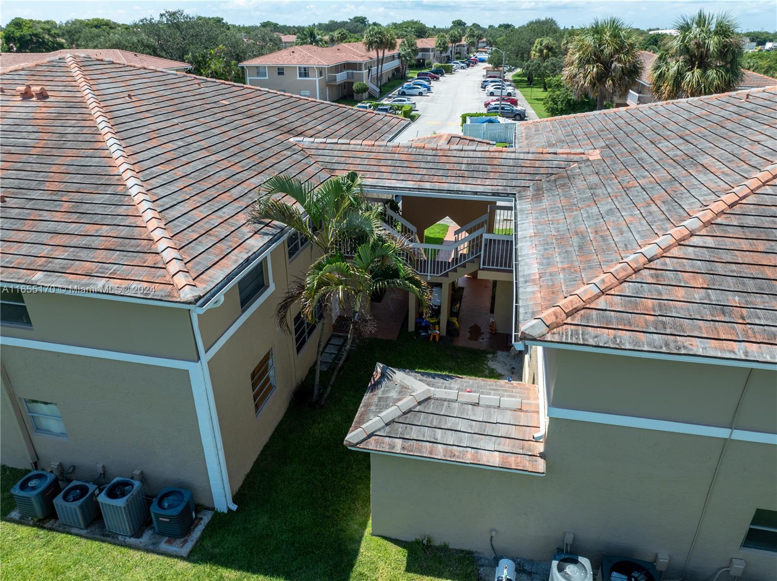 1041 Twin Lakes Dr #27-A, Coral Springs, Florida image 7