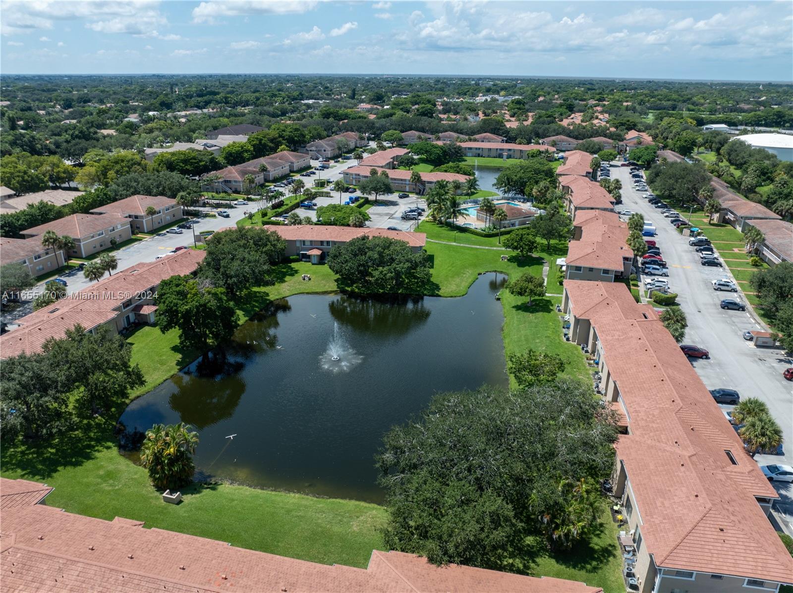 1041 Twin Lakes Dr #27-A, Coral Springs, Florida image 8