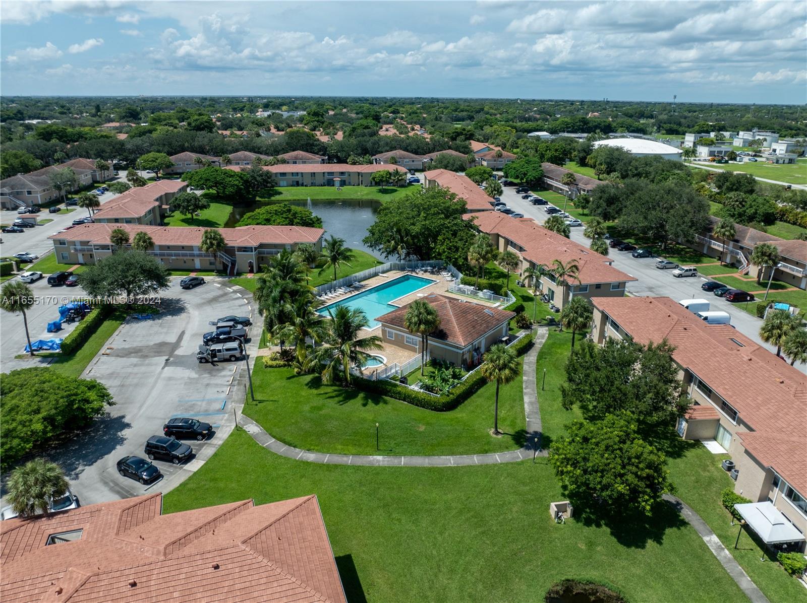 1041 Twin Lakes Dr #27-A, Coral Springs, Florida image 9