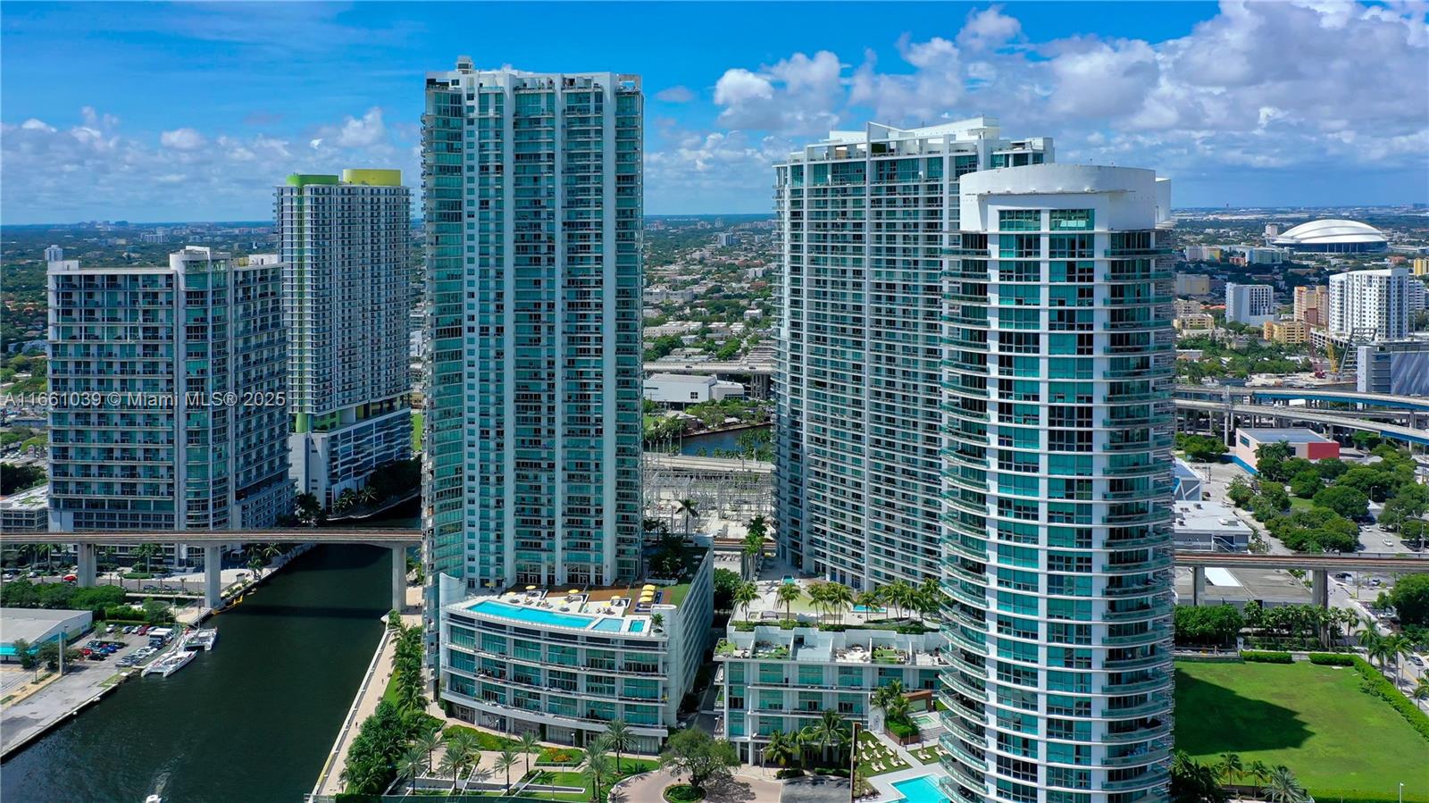 Apartamento à Venda em Miami, FL