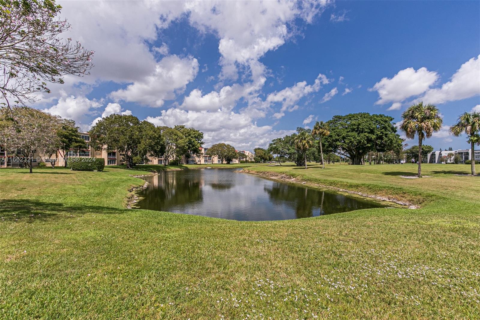 1020 Country Club Dr #303, Margate, Florida image 2