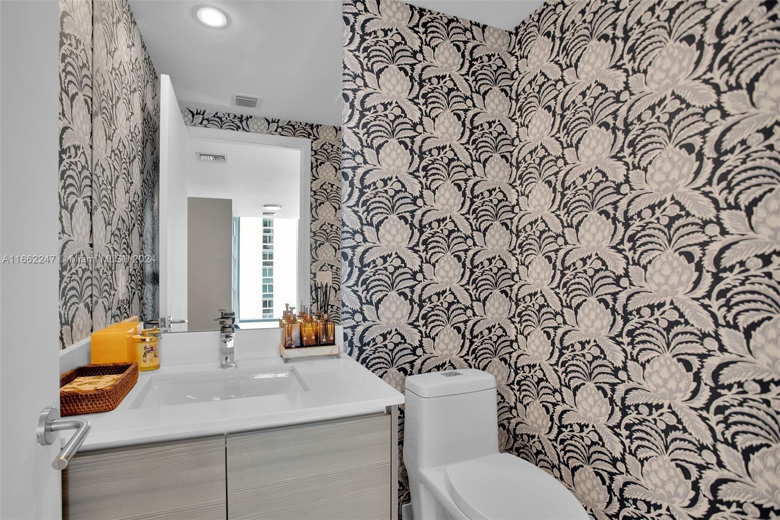 460 NE 28th St #1808, Miami FL 33137