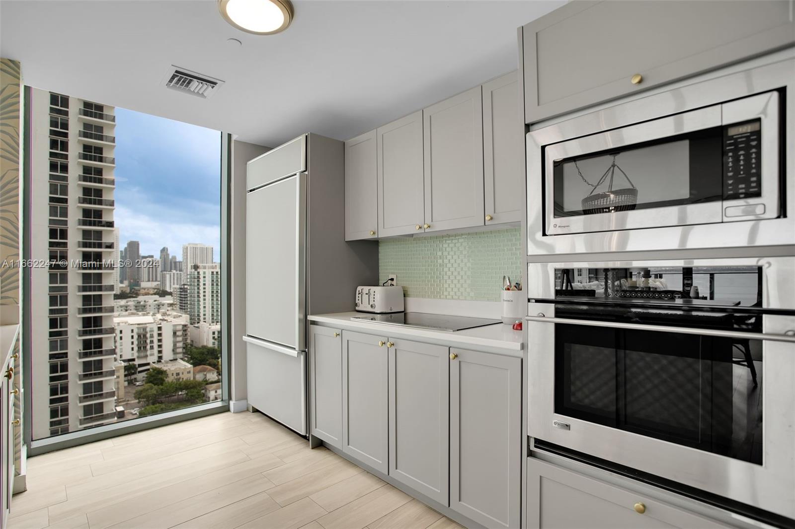 460 NE 28th St #1808, Miami FL 33137