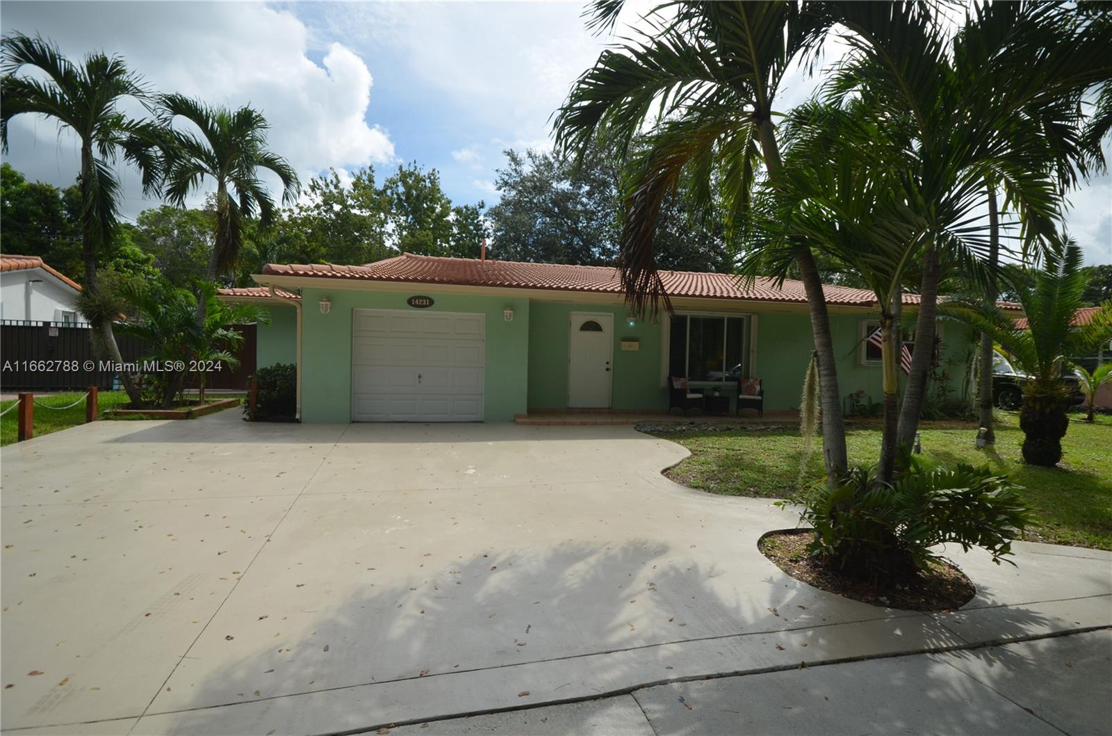 14231 Lake Saranac Ave, Miami Lakes, Florida image 2