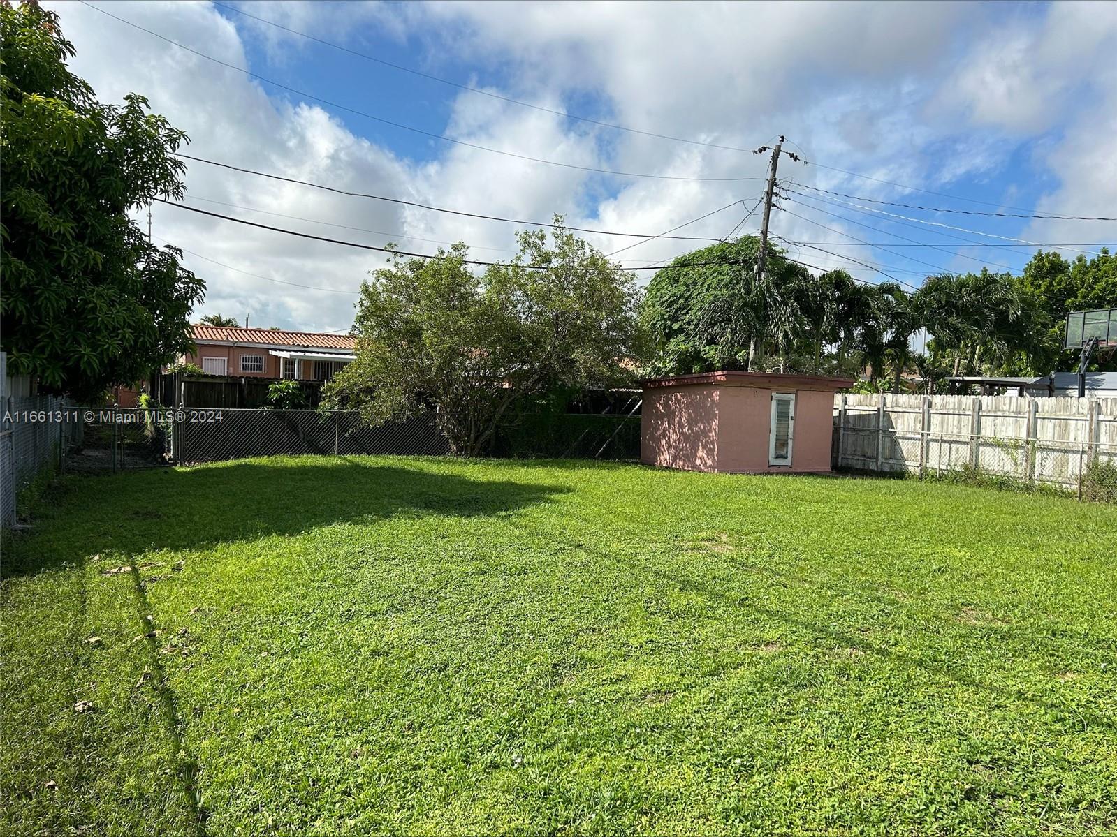 318 W 15th St, Hialeah, Florida image 38