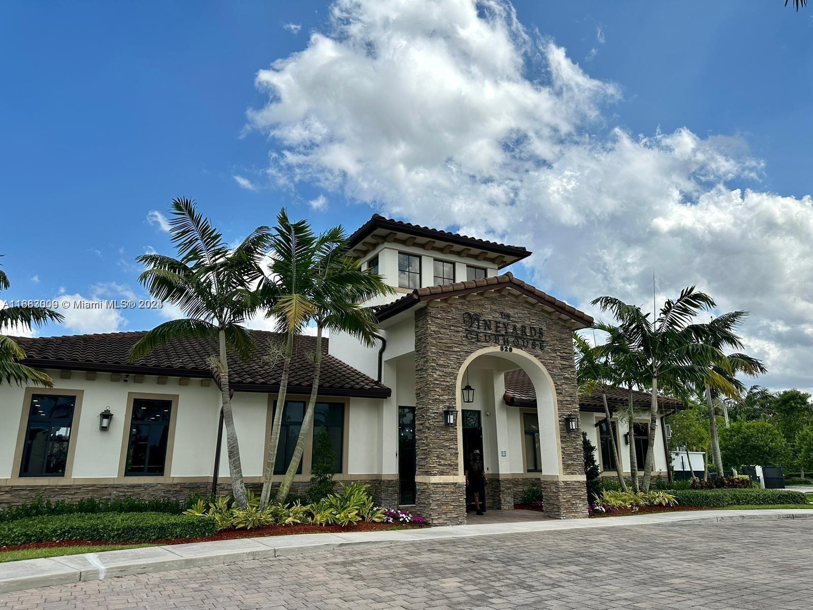 3768 NE 3rd Ct, Homestead, Florida image 8